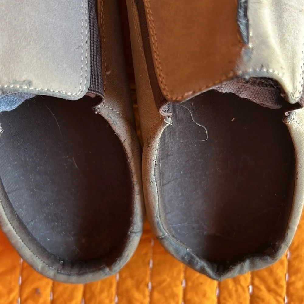 Orthaheel Clayton men’s sand color clogs good  condition  sz 12